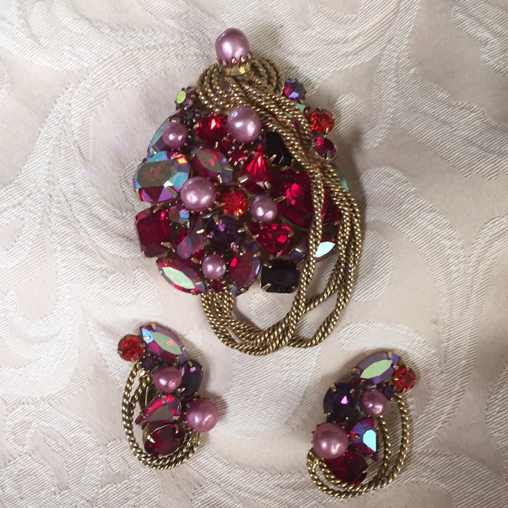 Pretty 1960’s Brooch and Earrings